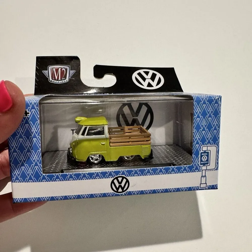 2023 M2 Machines 1960 VW Single Cab Truck S115 23-01  Green & White  M4